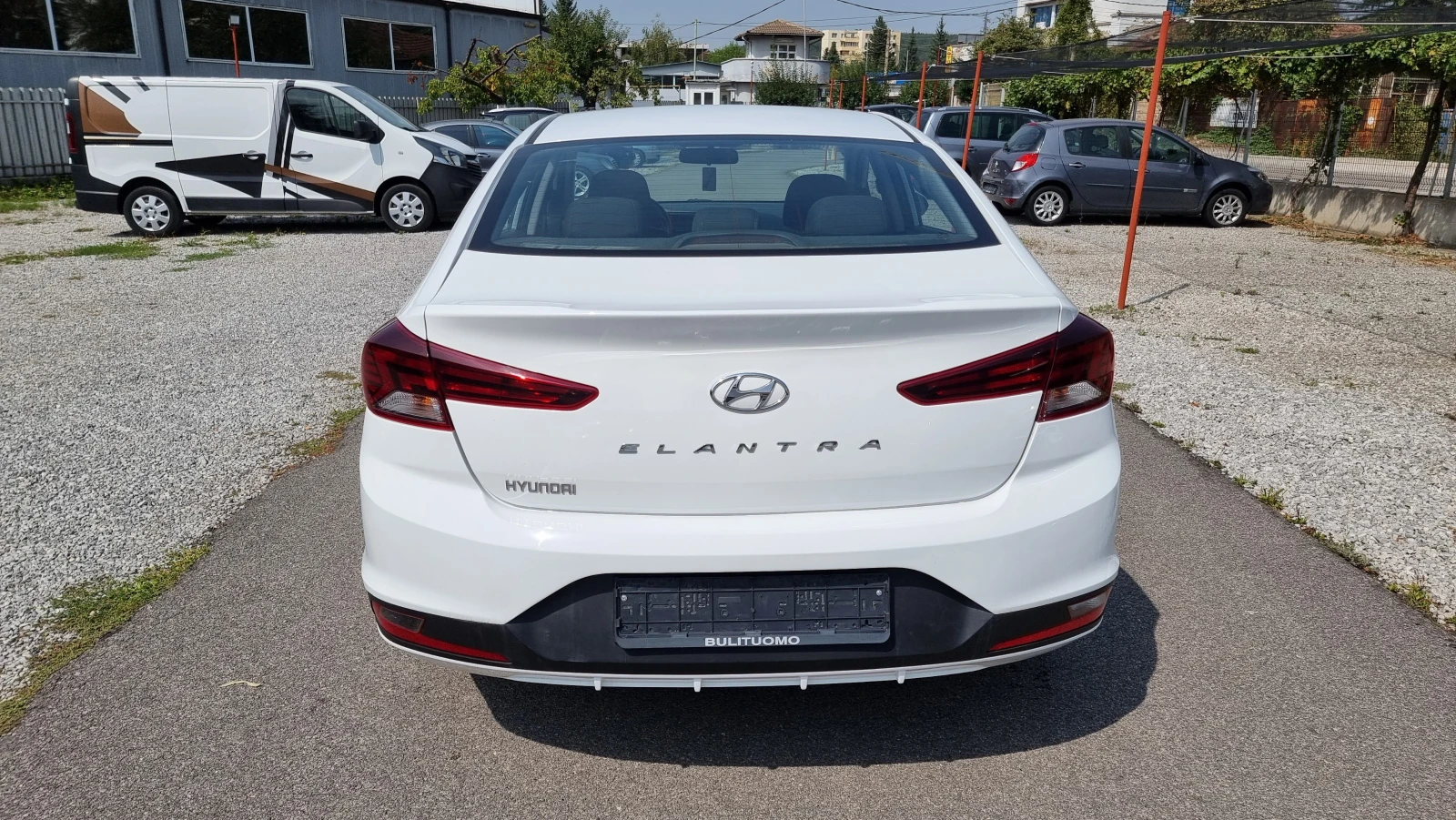 Hyundai Elantra 1.6i 16V GAZ 6ck EURO6 - изображение 5