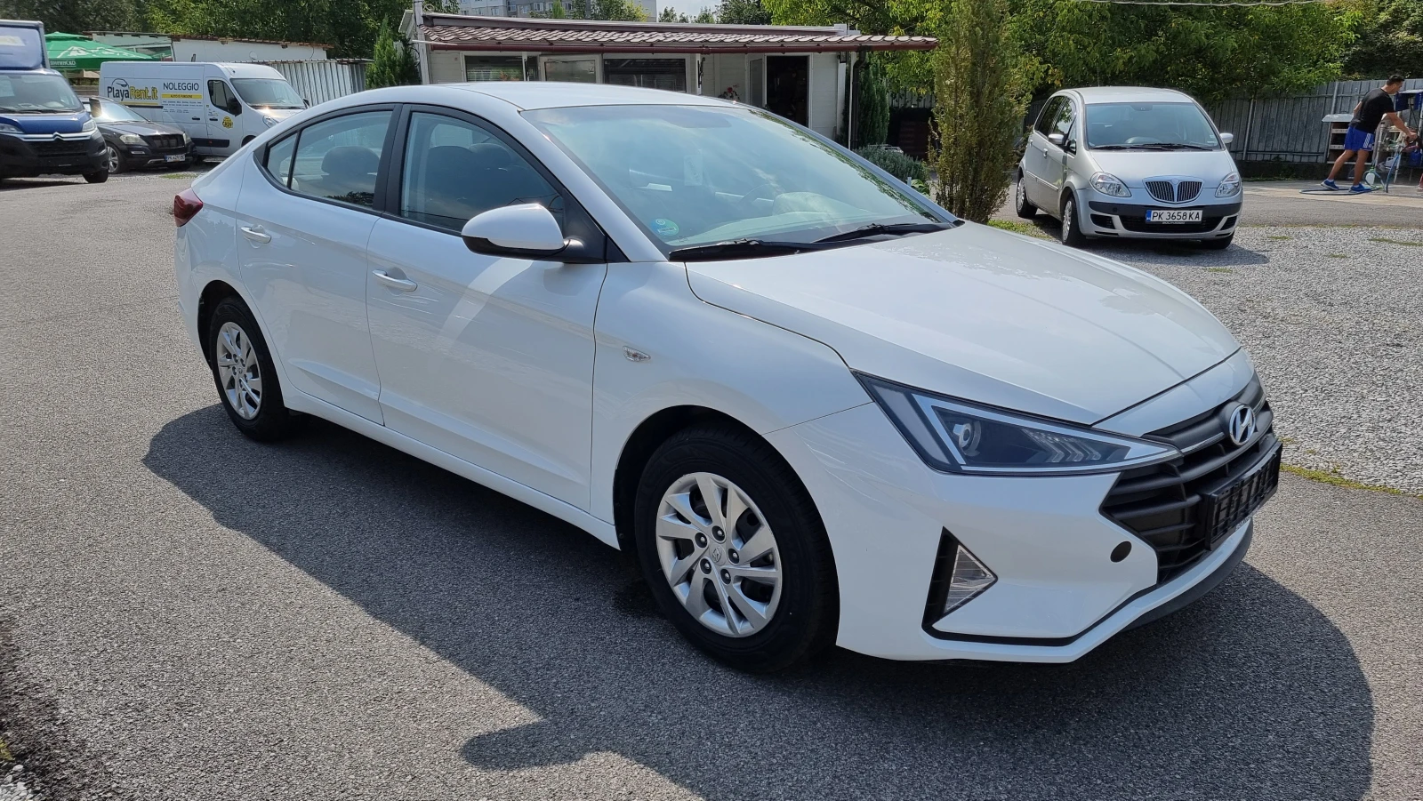 Hyundai Elantra 1.6i 16V GAZ 6ck EURO6 - изображение 3