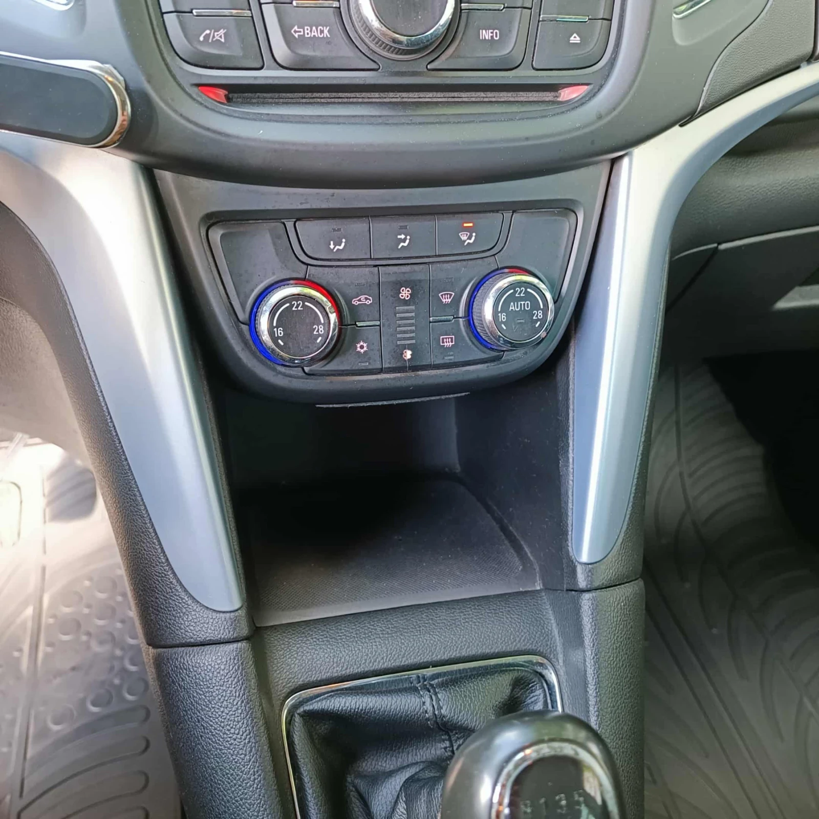 Opel Zafira 1.4 - изображение 9