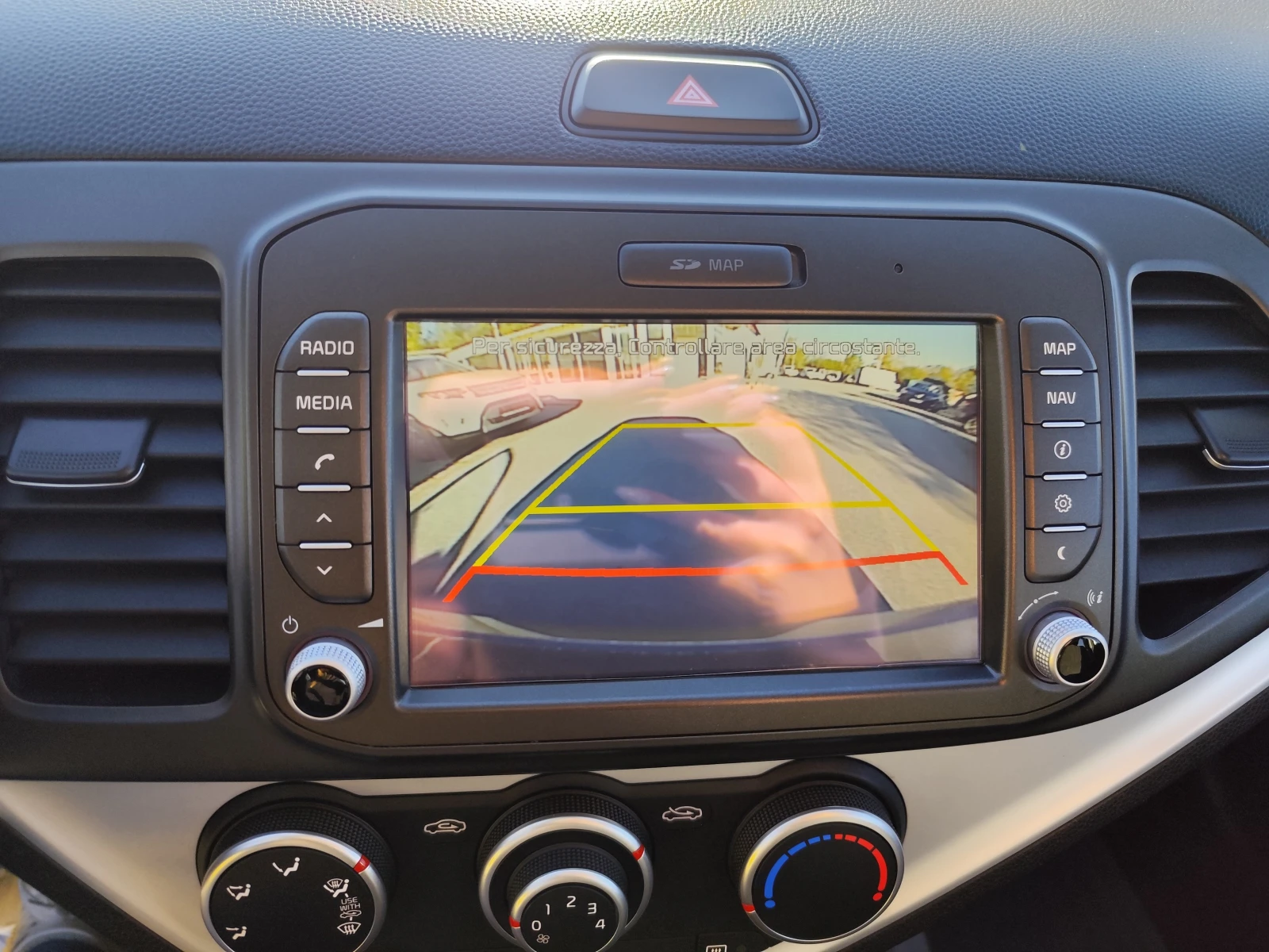 Kia Picanto 1.0i* LPG* EURO6B* 76000km!* NAVI* ФАБРИЧНА ГАЗ - изображение 9