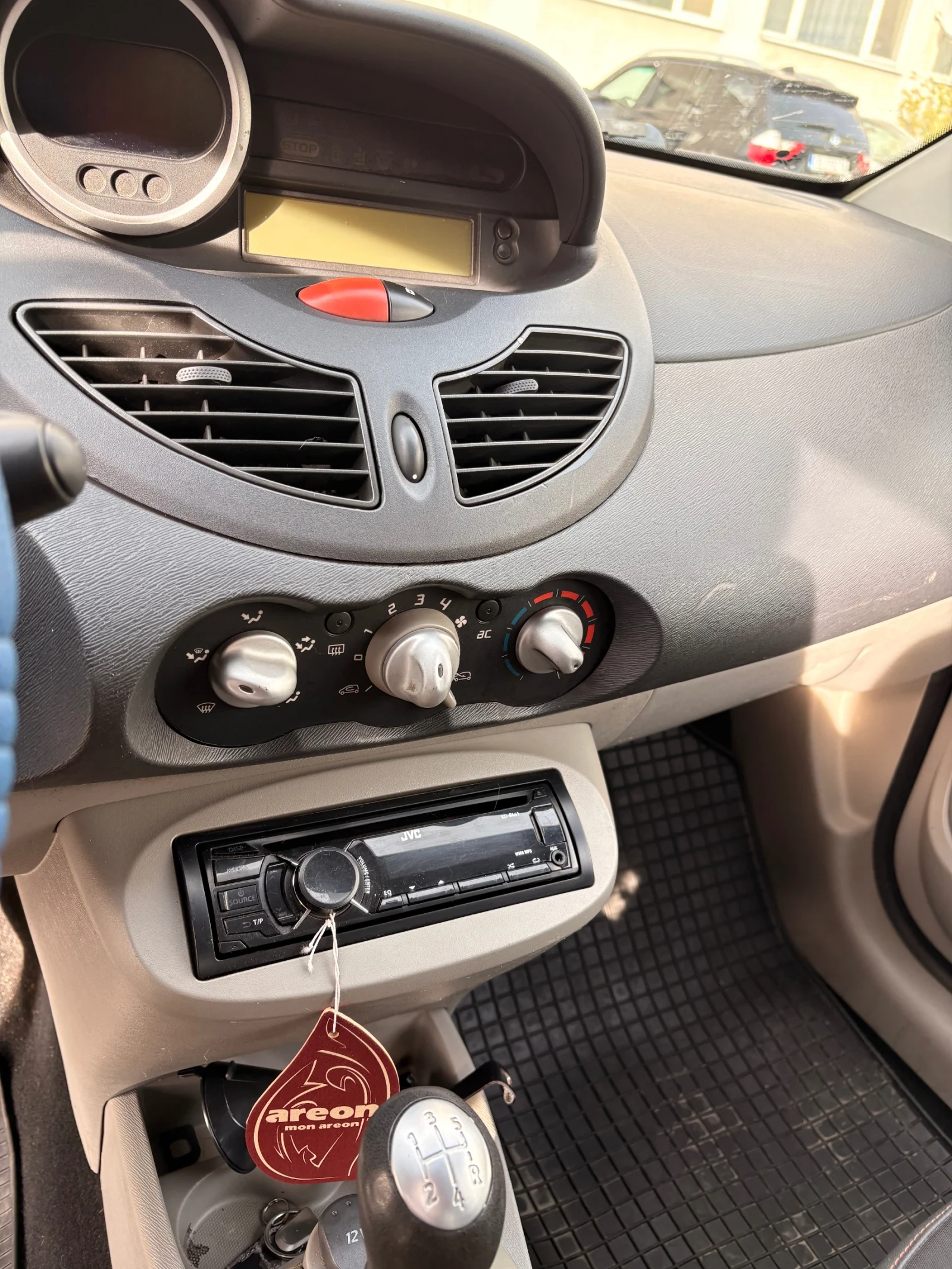 Renault Twingo  - изображение 6