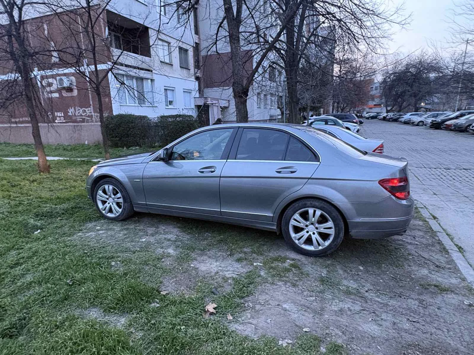 Mercedes-Benz C 220 CDI Автоматик Avangarde OM646, снимка 3 - Автомобили и джипове - 53853541