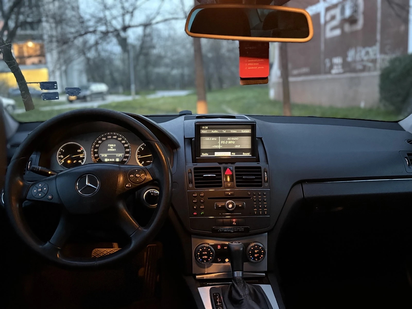 Mercedes-Benz C 220 CDI Автоматик Avangarde OM646, снимка 11 - Автомобили и джипове - 53853541