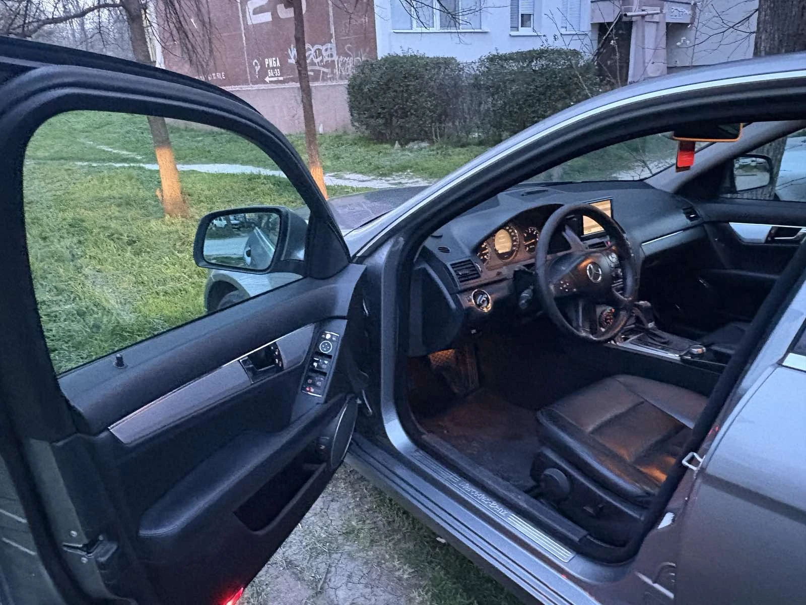 Mercedes-Benz C 220 CDI Автоматик Avangarde OM646, снимка 8 - Автомобили и джипове - 53853541