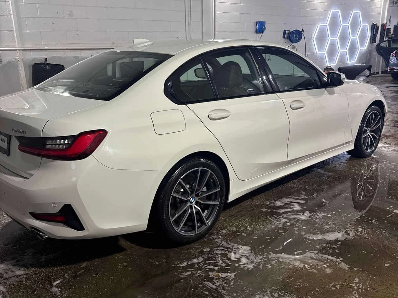 BMW 330 i xDrive/CARFAX/ШИБИДАХ/ПОДГРЕВИ, снимка 4 - Автомобили и джипове - 53980605