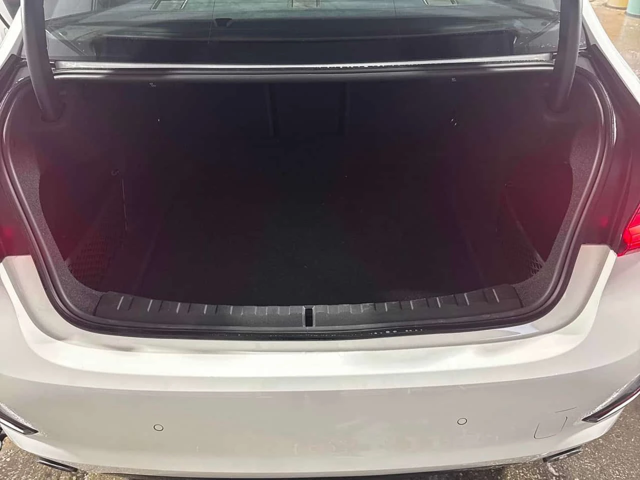 BMW 330 i xDrive/CARFAX/ШИБИДАХ/ПОДГРЕВИ, снимка 12 - Автомобили и джипове - 53980605