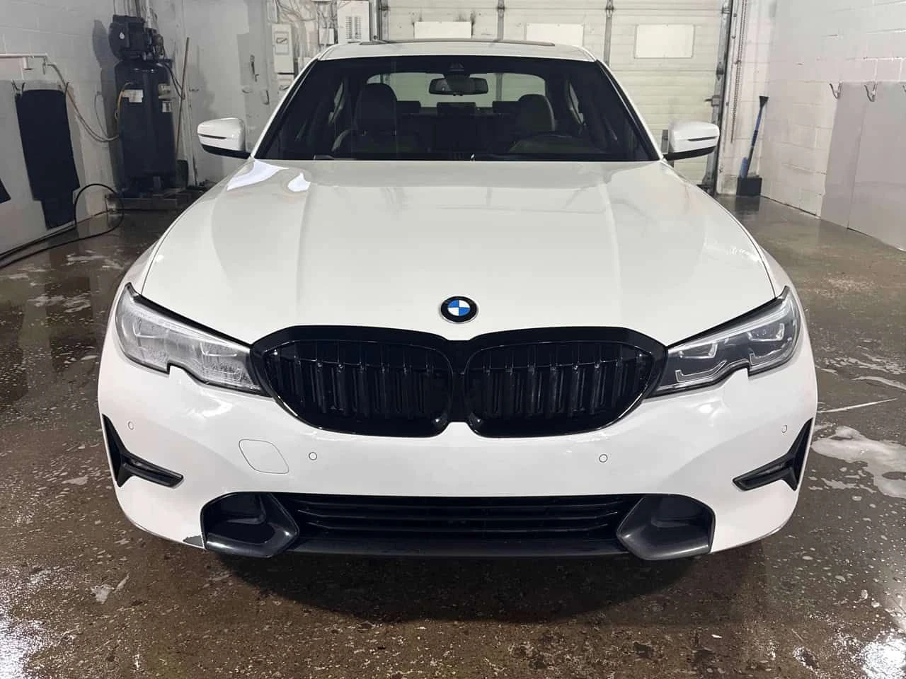 BMW 330 i xDrive/CARFAX/ШИБИДАХ/ПОДГРЕВИ, снимка 2 - Автомобили и джипове - 53980605
