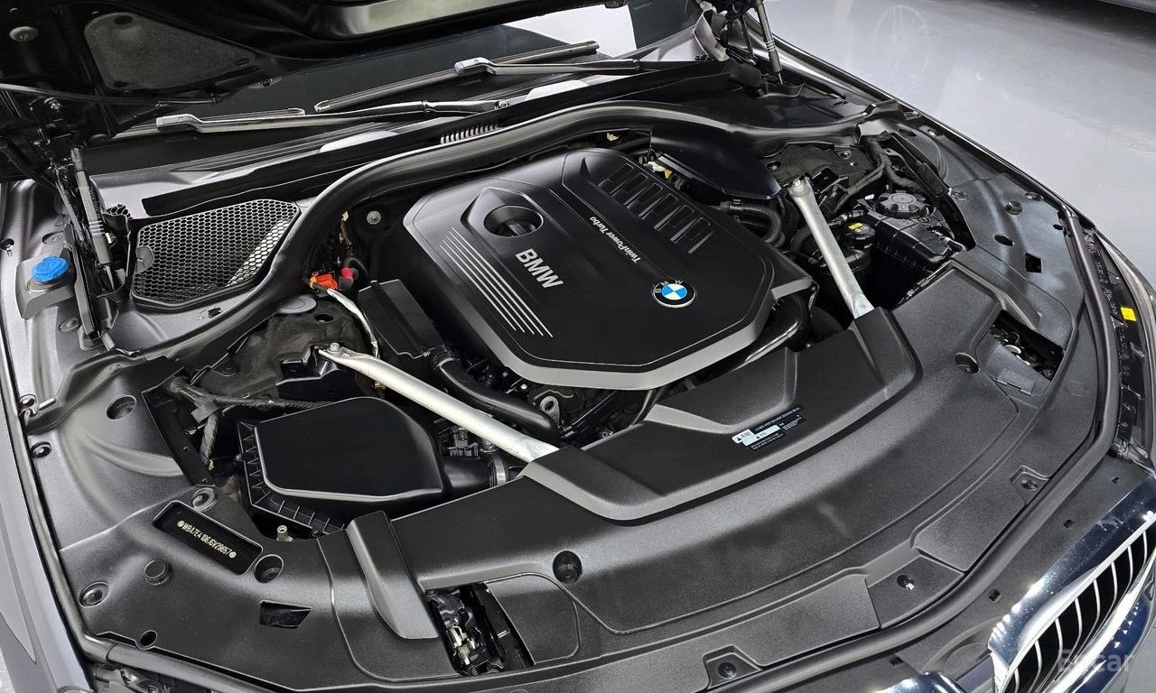 BMW 740 Li* XDRIVE* M-SPORT* 360CAMERA* DRIVE-ASSIST* H&K*, снимка 17 - Автомобили и джипове - 54577925