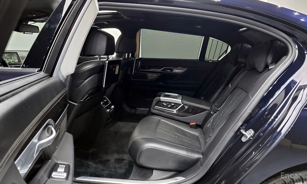 BMW 740 Li* XDRIVE* M-SPORT* 360CAMERA* DRIVE-ASSIST* H&K*, снимка 13 - Автомобили и джипове - 54577925