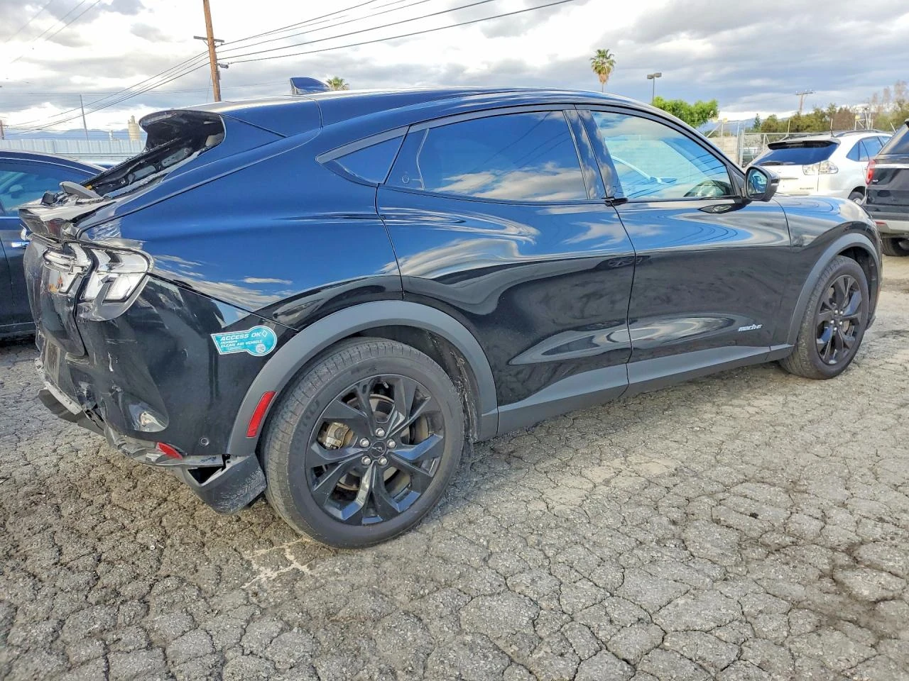 Ford Mustang Mach-E Select, снимка 3 - Автомобили и джипове - 54655403