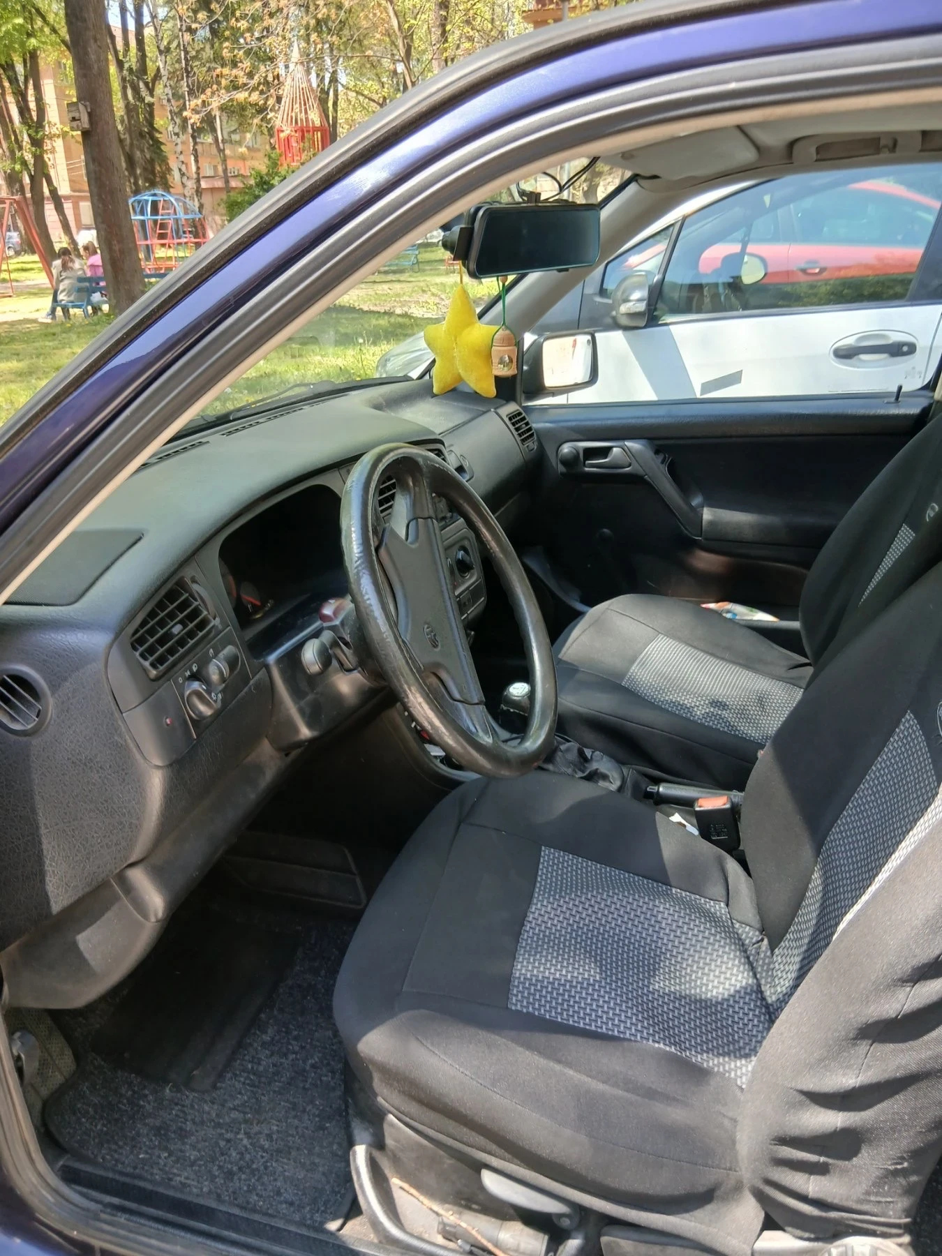 VW Golf 1.6 , снимка 4 - Автомобили и джипове - 54770611