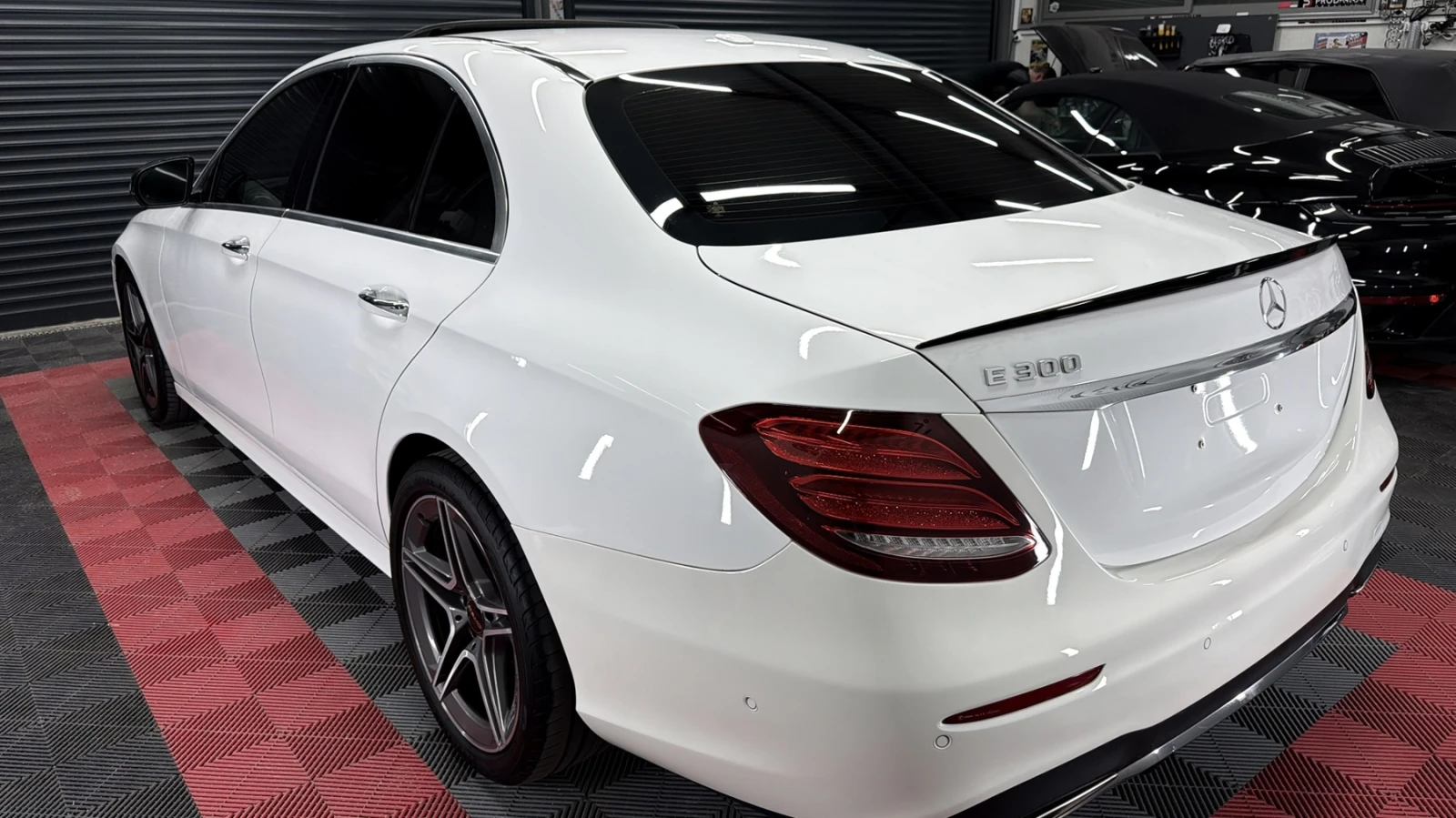 Mercedes-Benz E 300 AMG/BURMESTER/PANO/19"/LED/ПОДГРЕВ/KEYLESS, снимка 3 - Автомобили и джипове - 55425776