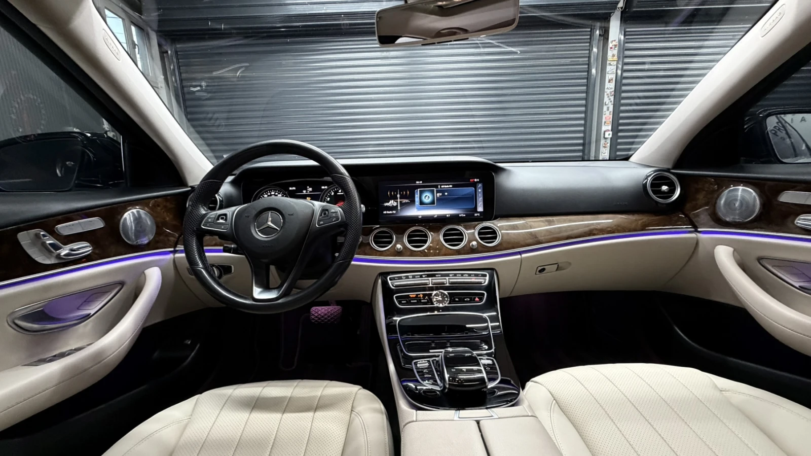 Mercedes-Benz E 300 AMG/BURMESTER/PANO/19"/LED/ПОДГРЕВ/KEYLESS, снимка 7 - Автомобили и джипове - 55425776