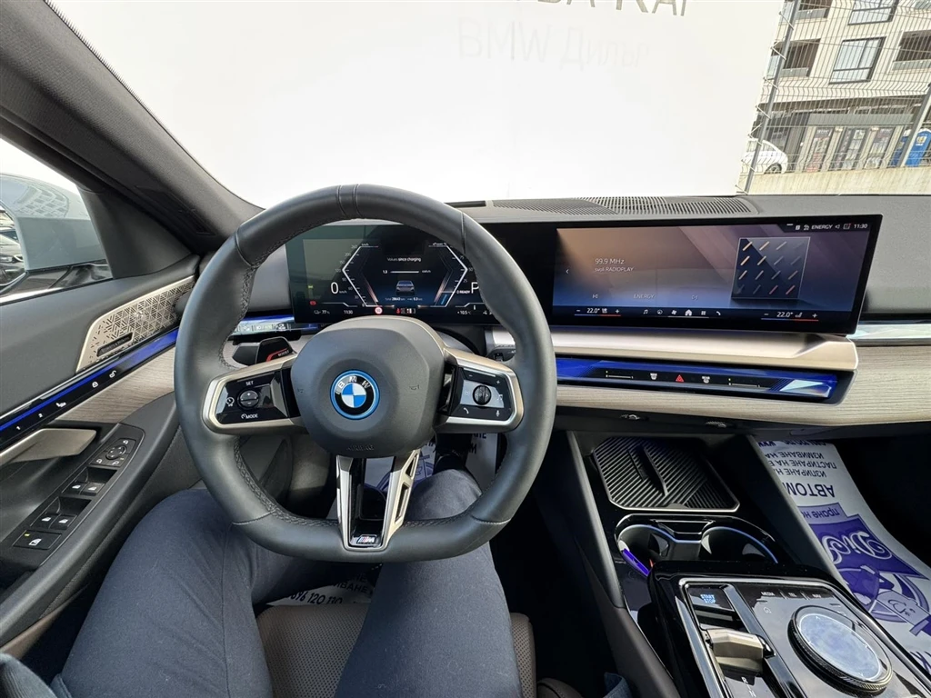BMW i5 eDrive40, снимка 10 - Автомобили и джипове - 55325739