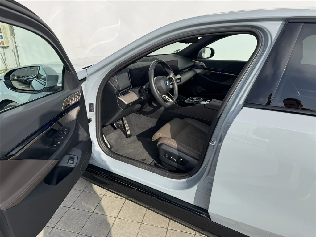 BMW i5 eDrive40, снимка 7 - Автомобили и джипове - 55325739