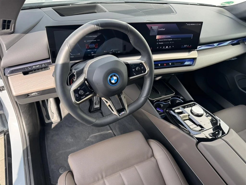 BMW i5 eDrive40, снимка 5 - Автомобили и джипове - 55325739