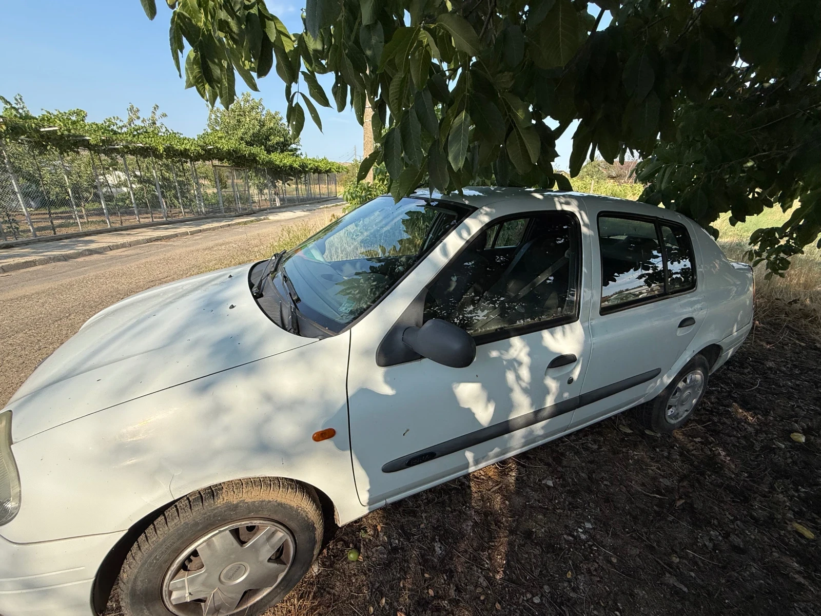 Renault Clio, снимка 3 - Автомобили и джипове - 55434811
