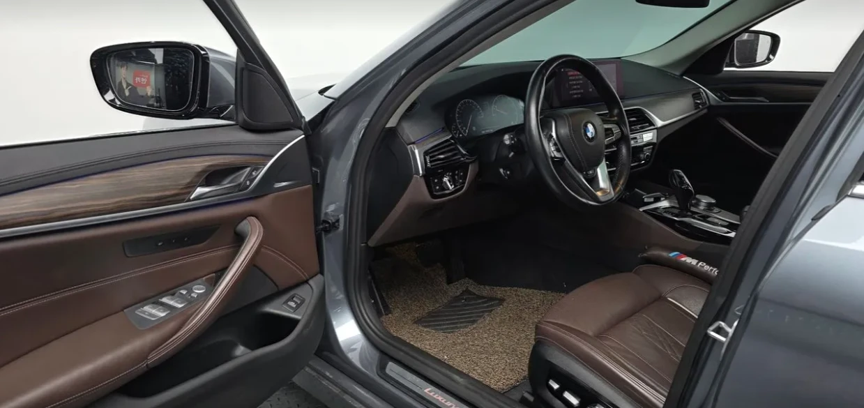 BMW 530 * АВТО КРЕДИТ* ЦЕНА ДО БГ * Сервизна история * , снимка 9 - Автомобили и джипове - 55458645