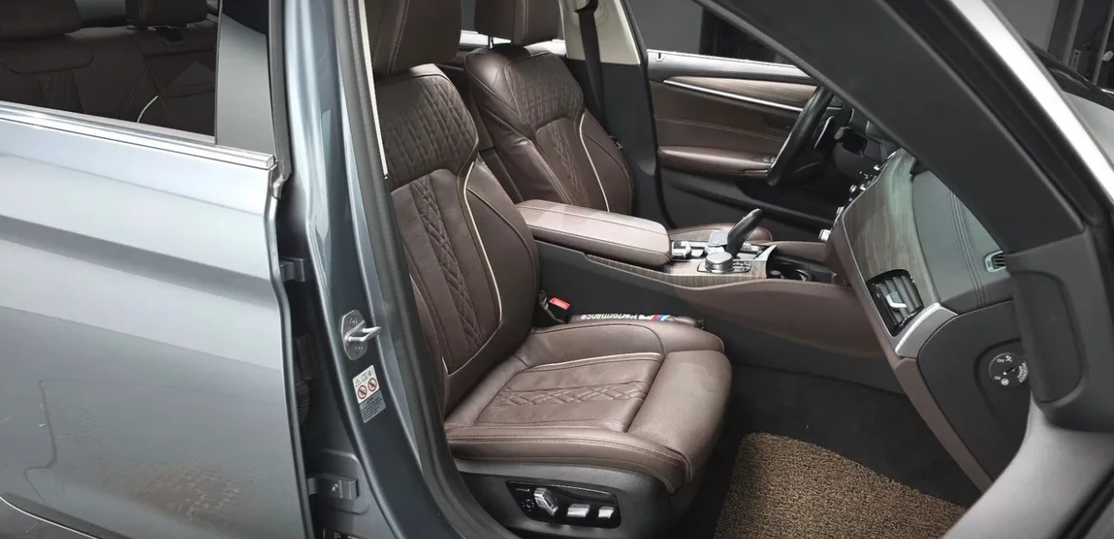 BMW 530 * АВТО КРЕДИТ* ЦЕНА ДО БГ * Сервизна история * , снимка 10 - Автомобили и джипове - 55458645