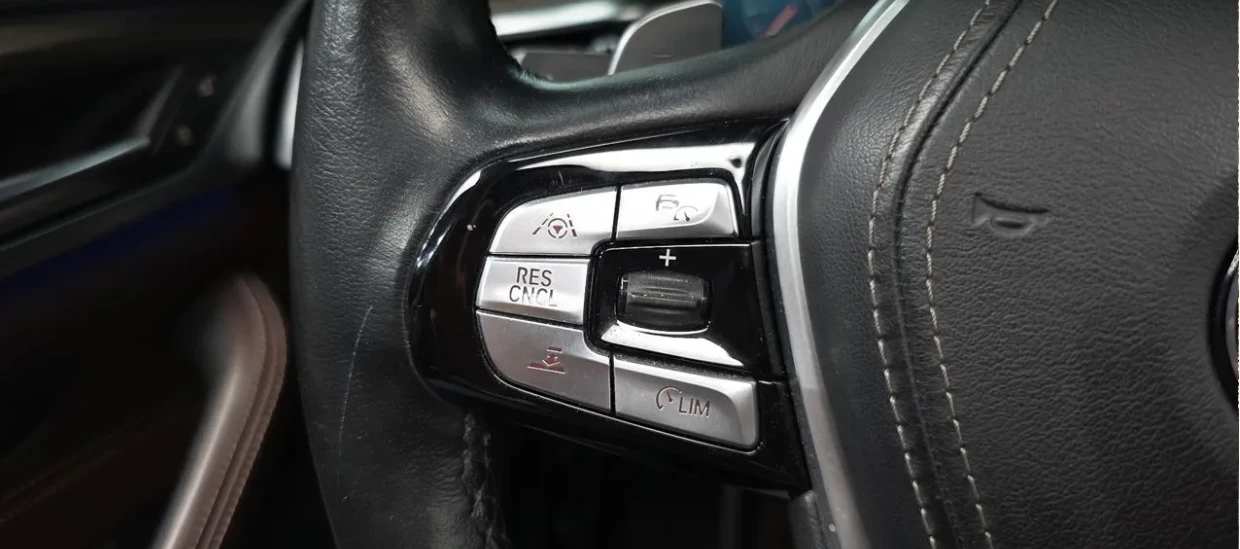 BMW 530 * АВТО КРЕДИТ* ЦЕНА ДО БГ * Сервизна история * , снимка 6 - Автомобили и джипове - 55458645
