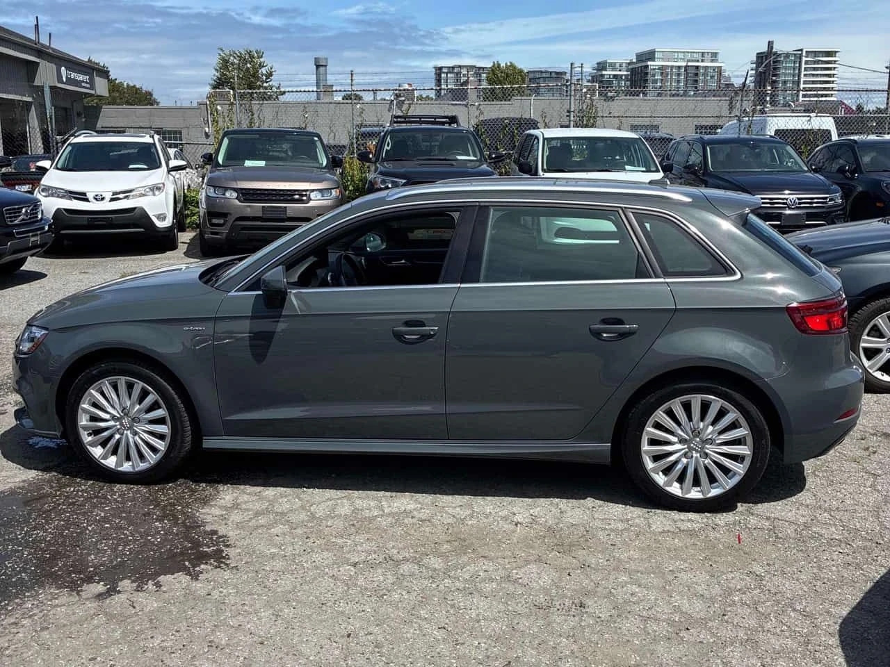 Audi E-Tron * 1.4 TFSI PHEV Premium* АВТОКРЕДИТ* , снимка 2 - Автомобили и джипове - 55588487