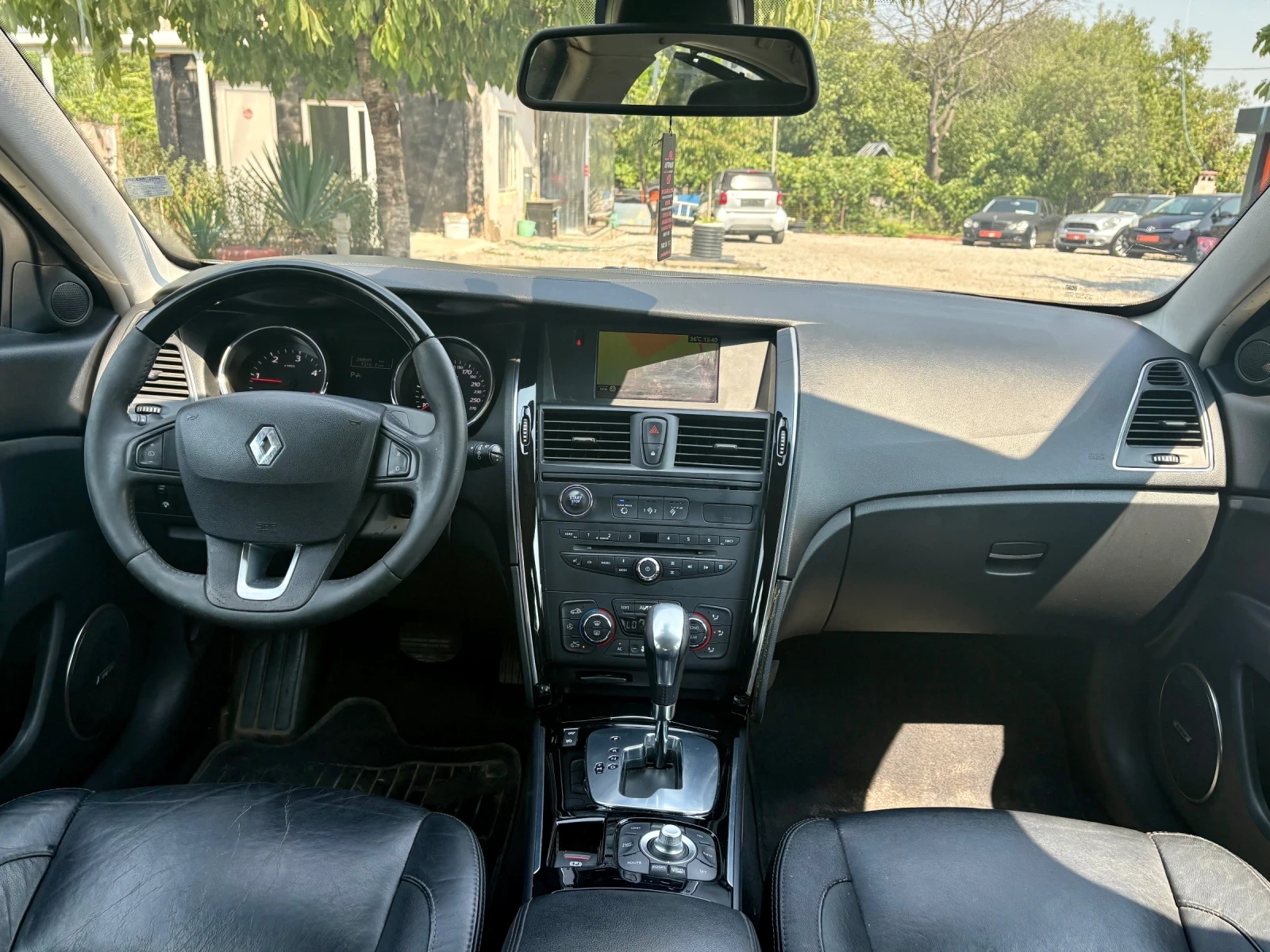 Renault Laguna 2.0 dci 170kc, снимка 7 - Автомобили и джипове - 55741395