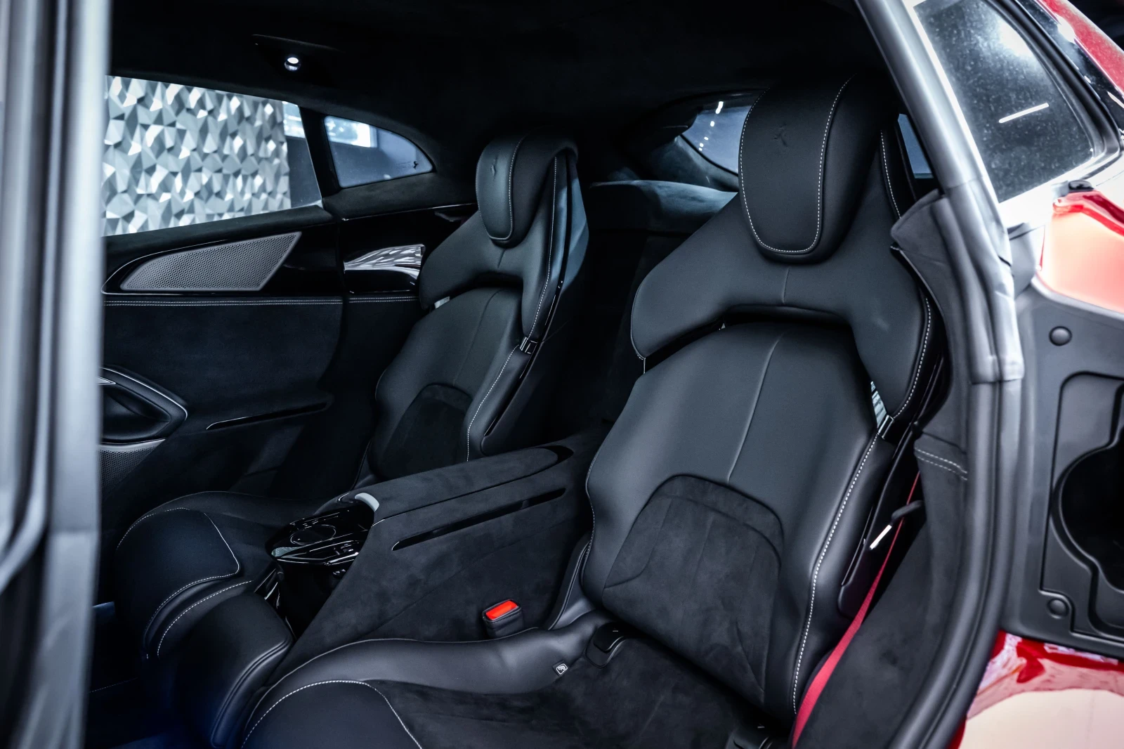 Ferrari Purosangue Rosso Mugello* Carbon* Full* ЛИЗИНГ , снимка 17 - Автомобили и джипове - 56005973