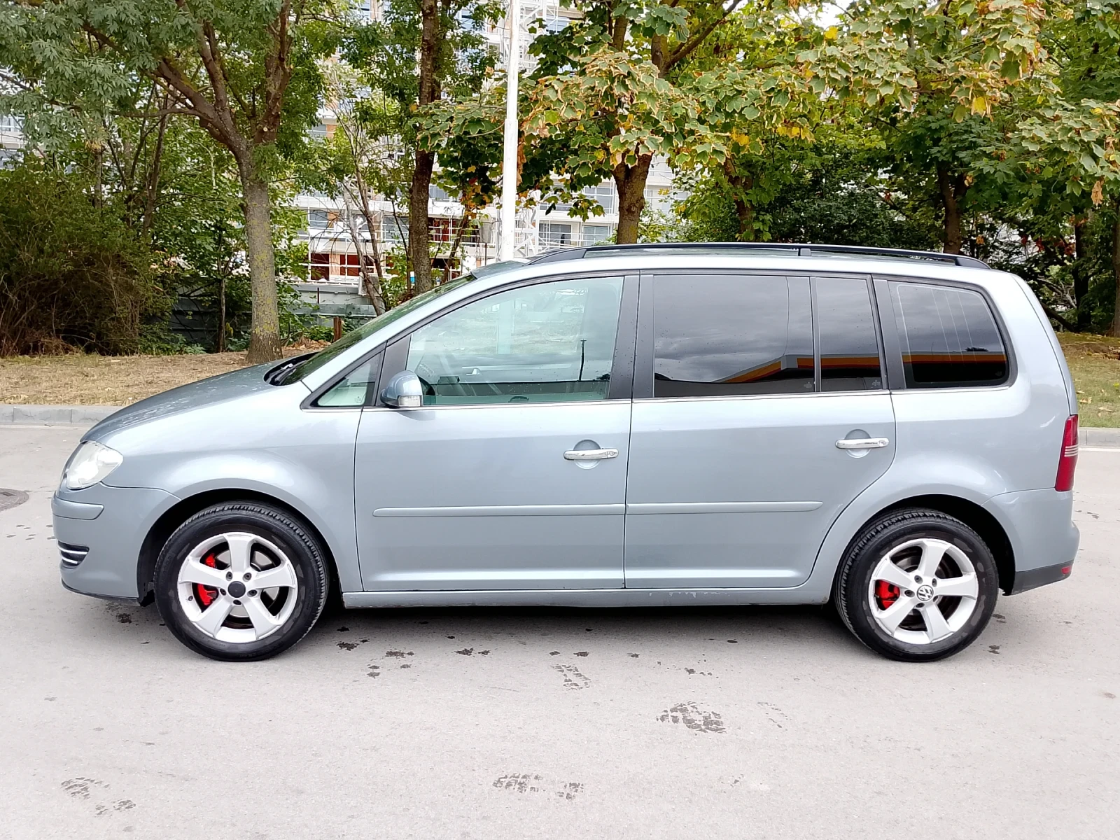 VW Touran, снимка 8 - Автомобили и джипове - 56530424