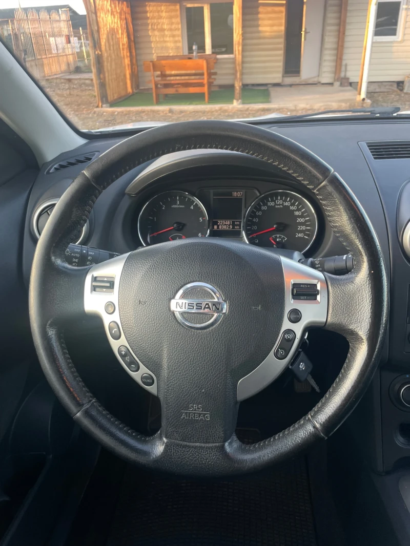 Nissan Qashqai 2.0 4x4 Automatic, снимка 9 - Автомобили и джипове - 47319298