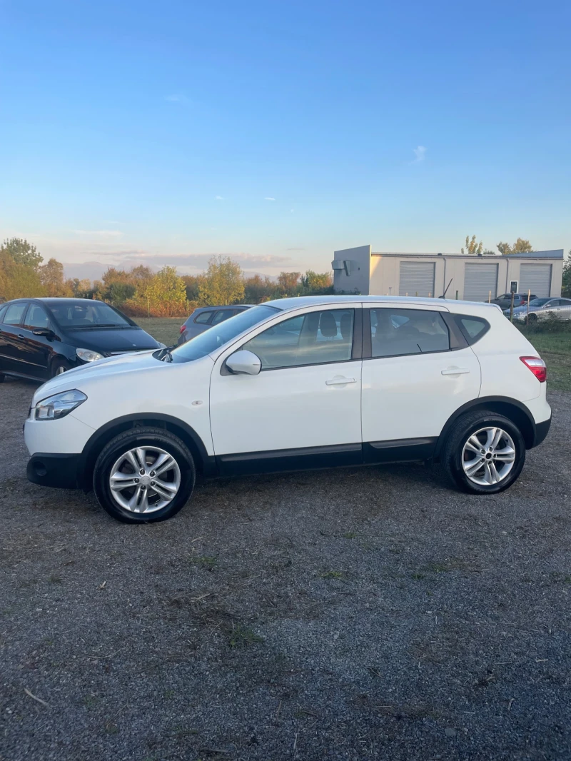 Nissan Qashqai 2.0 4x4 Automatic, снимка 4 - Автомобили и джипове - 47319298