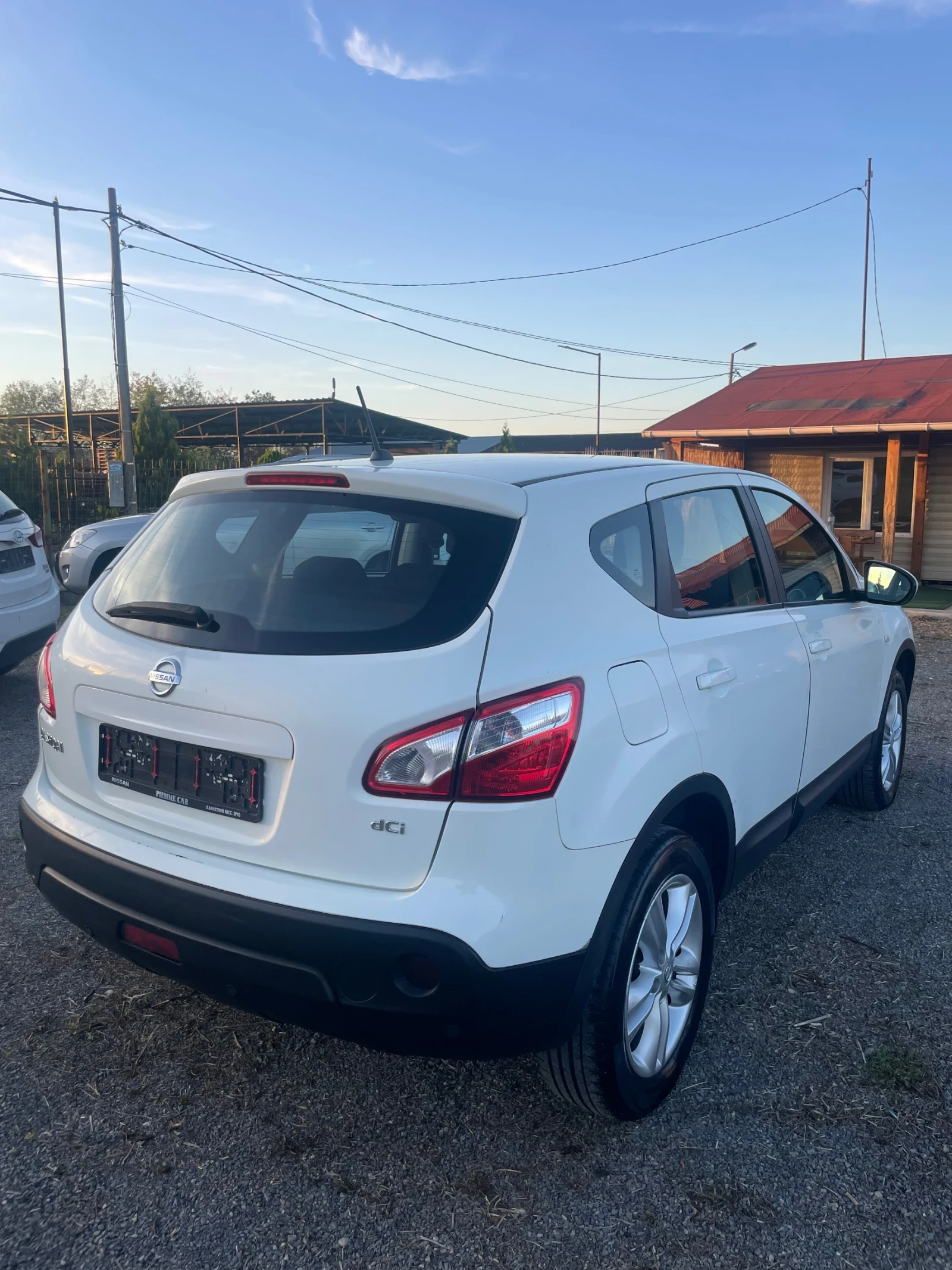 Nissan Qashqai 2.0 4x4 Automatic - изображение 7