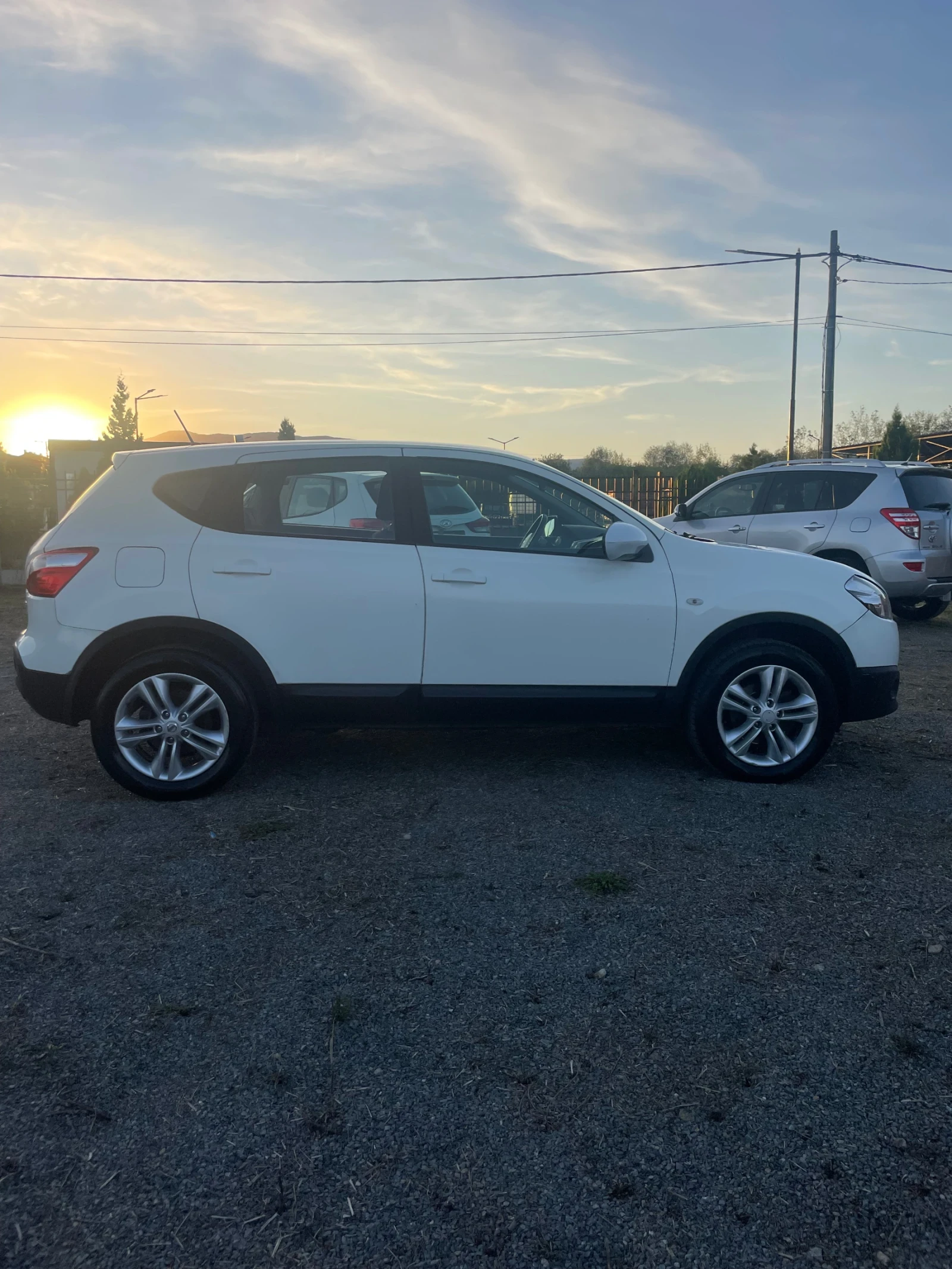 Nissan Qashqai 2.0 4x4 Automatic - изображение 8