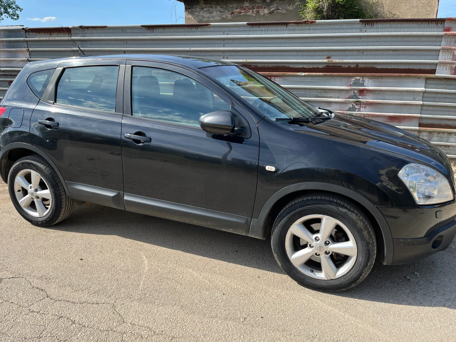 Nissan Qashqai 2.0 - изображение 2