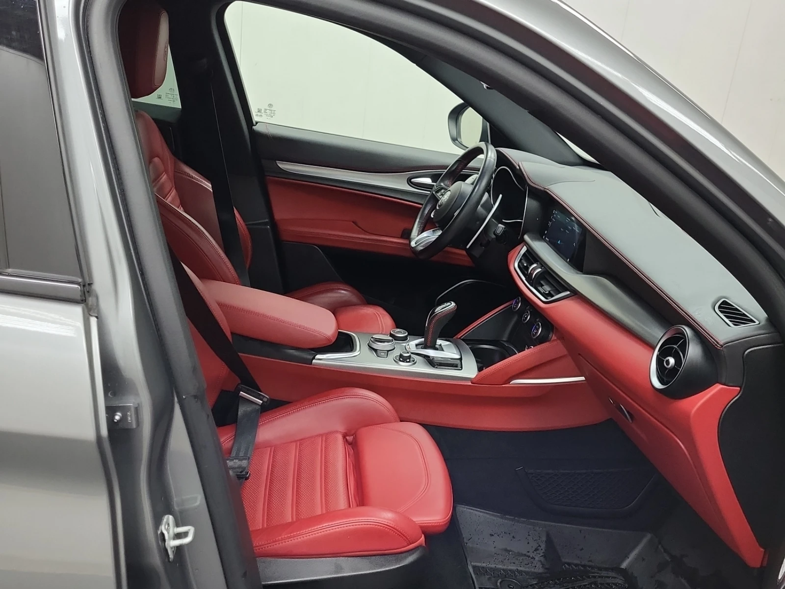 Alfa Romeo Stelvio TI Sport AWD 280кс * Възможност за Лизинг*  - изображение 8