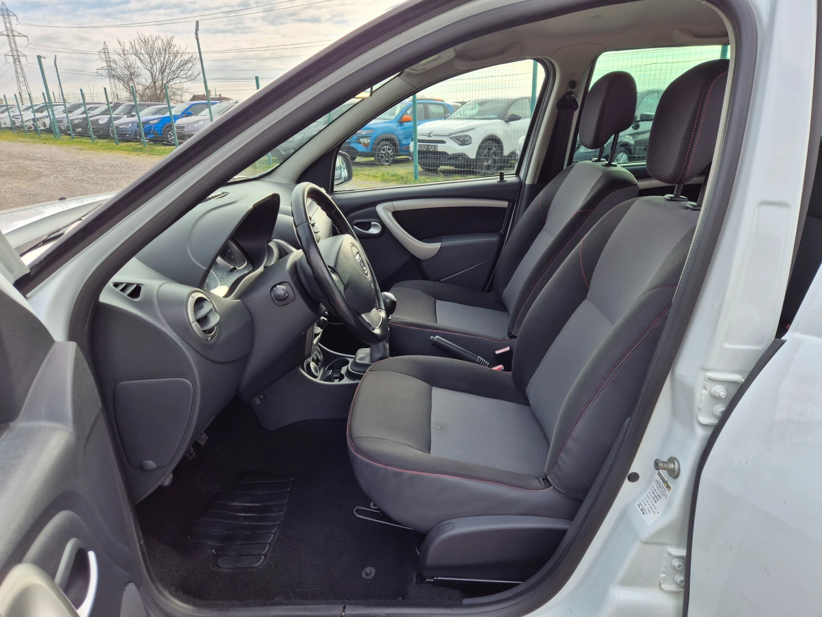 Dacia Duster 1.5DCI 110�� 4x4 | Mobile.bg � ����������� 13