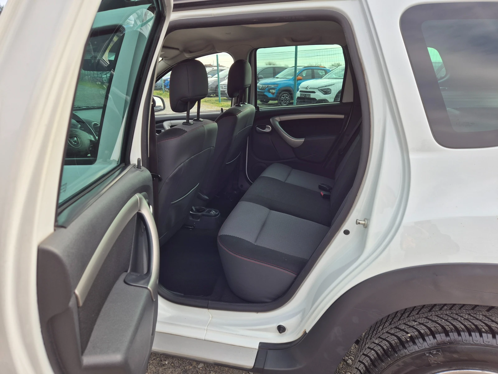 Dacia Duster 1.5DCI 110�� 4x4 | Mobile.bg � ����������� 12