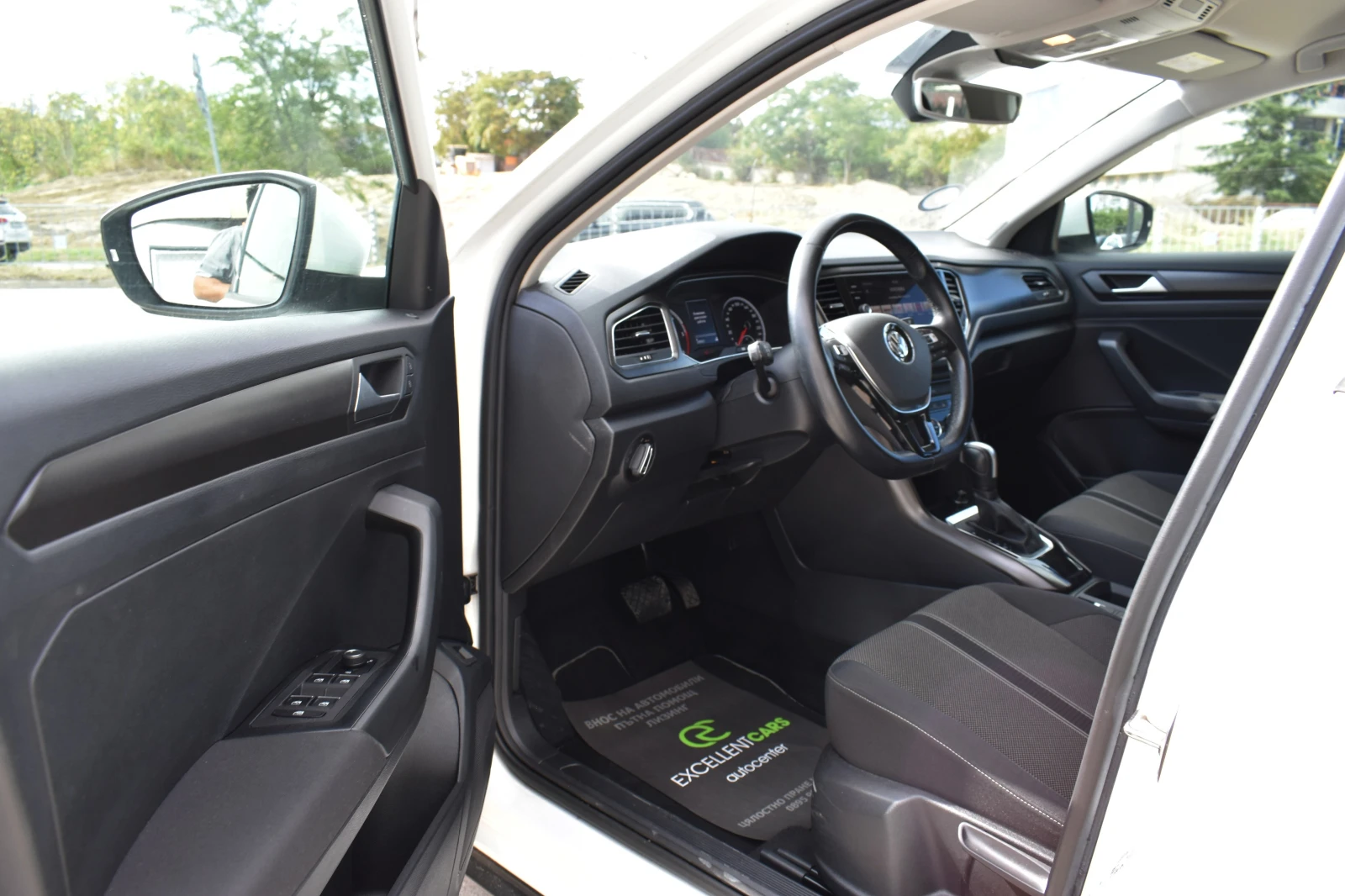 VW T-Roc 2.0TDI* AUTOMAT, снимка 8 - Автомобили и джипове - 56214746