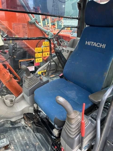 Багер Hitachi ZX 225 US LC-3, снимка 3 - Индустриална техника - 48520987