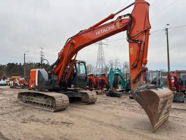 Багер Hitachi ZX 225 US LC-3, снимка 1 - Индустриална техника - 48520987