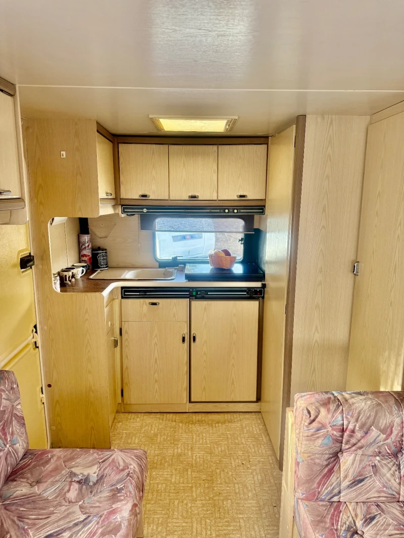 Каравана Burstner Scala, снимка 13 - Каравани и кемпери - 52449399