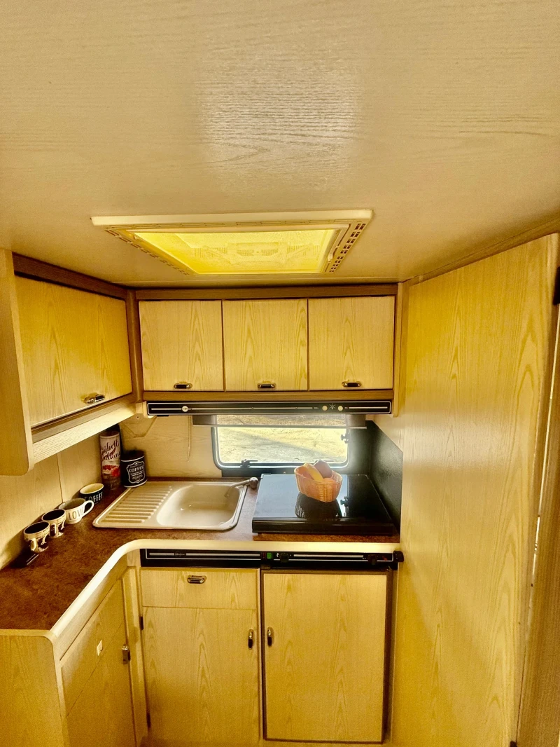 Каравана Burstner Scala, снимка 14 - Каравани и кемпери - 52449399