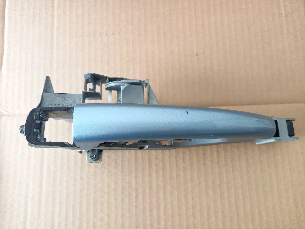 Дръжка врата предна дясна външна Пежо 5008