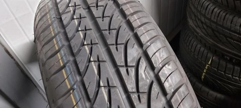 Гуми Летни 205/65R15, снимка 1 - Гуми и джанти - 29887611