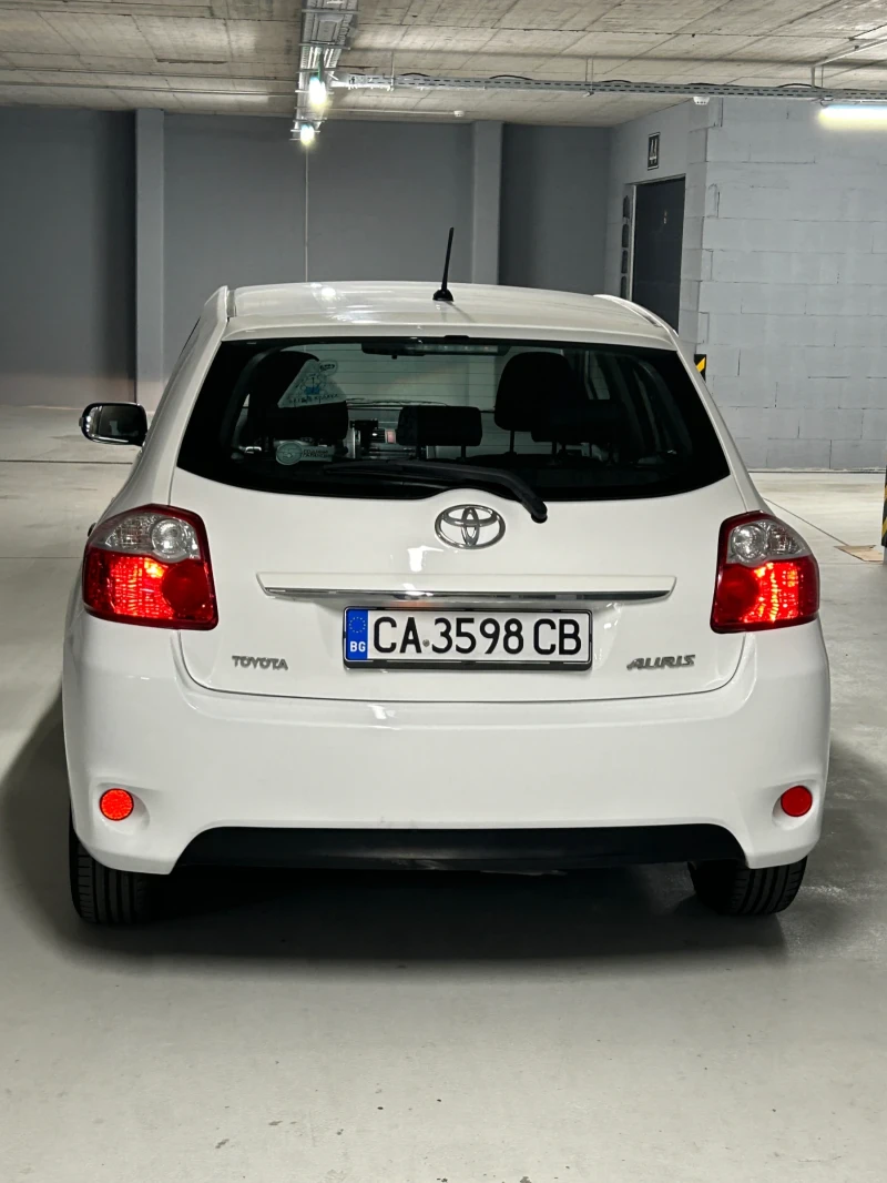 Toyota Auris 1.33, снимка 5 - Автомобили и джипове - 47510824