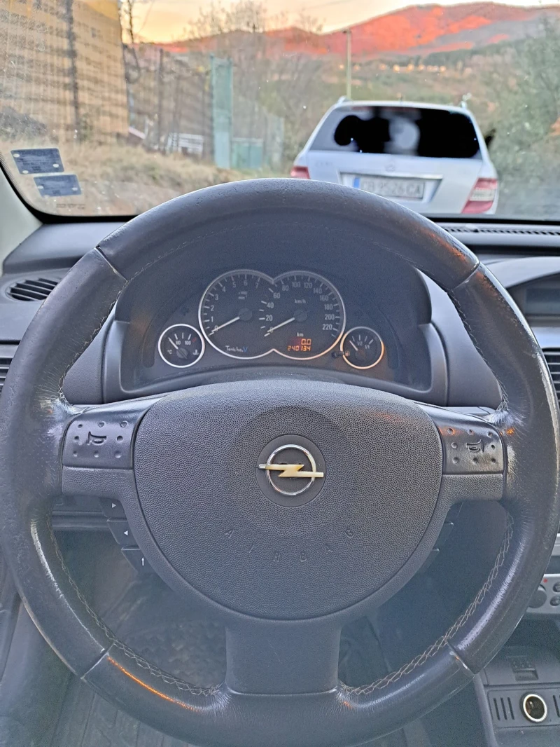 Opel Corsa 1.4, снимка 6 - Автомобили и джипове - 47752814