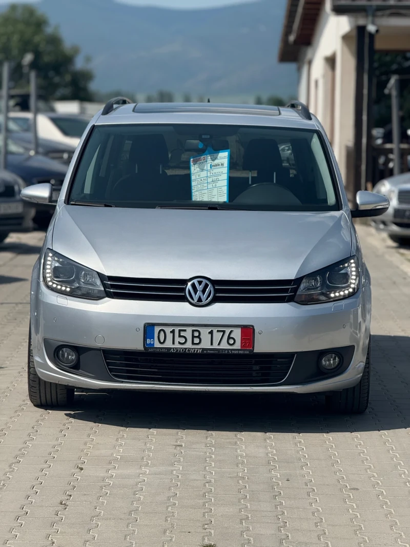 VW Touran 1.6* Фулл екстри* Панорама* Автомат* Перфектна* , снимка 2 - Автомобили и джипове - 50646938