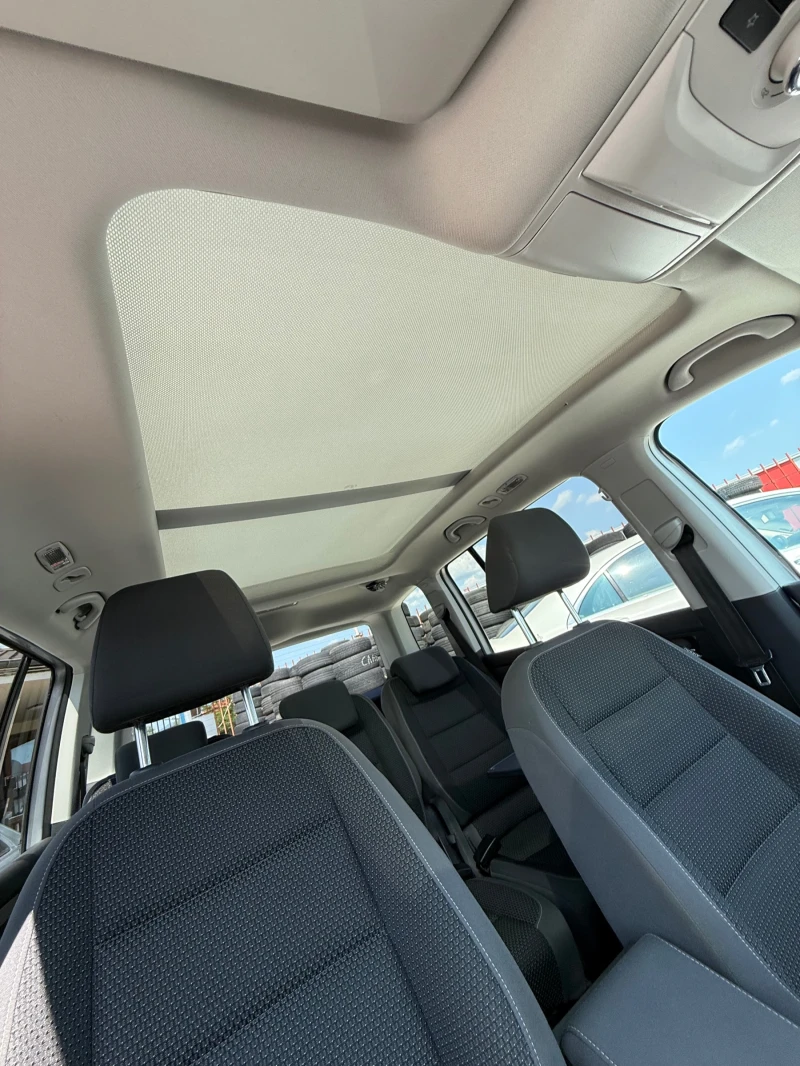 VW Touran 1.6* Фулл екстри* Панорама* Автомат* Перфектна* , снимка 17 - Автомобили и джипове - 50646938