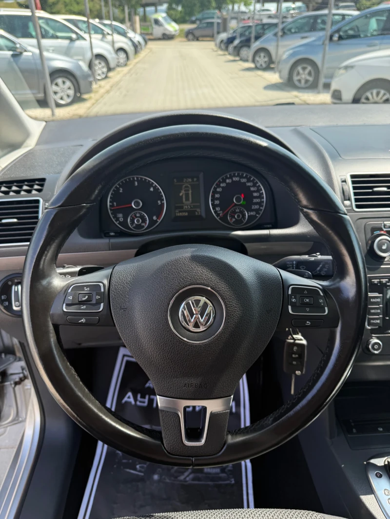 VW Touran 1.6* Фулл екстри* Панорама* Автомат* Перфектна* , снимка 15 - Автомобили и джипове - 50646938