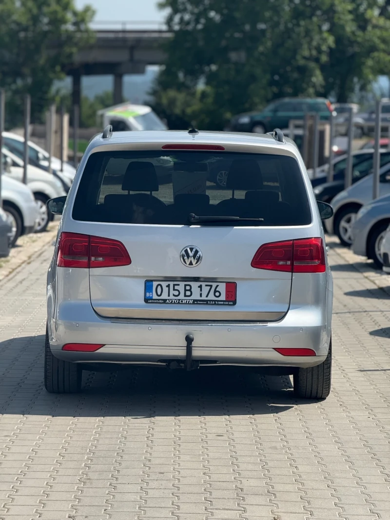 VW Touran 1.6* Фулл екстри* Панорама* Автомат* Перфектна* , снимка 8 - Автомобили и джипове - 50646938