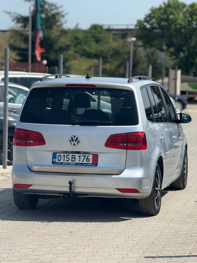 VW Touran 1.6* Фулл екстри* Панорама* Автомат* Перфектна* , снимка 7 - Автомобили и джипове - 50646938